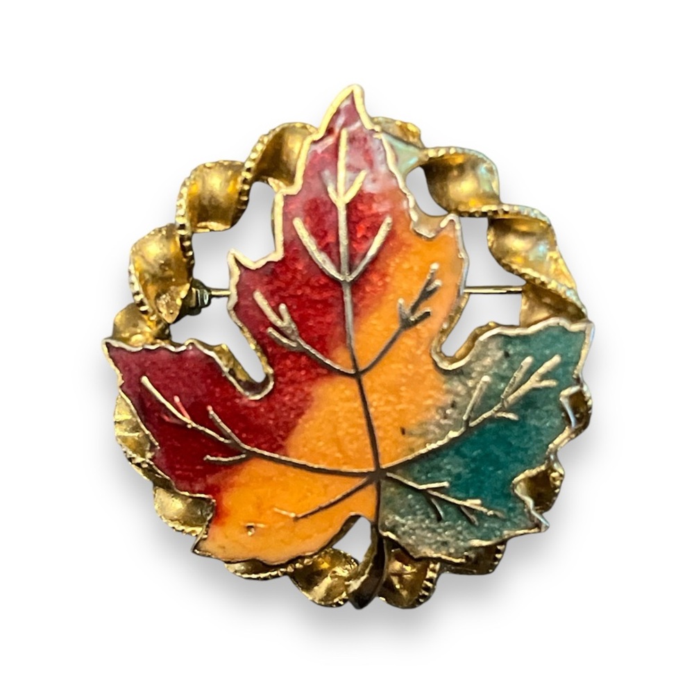 Maple leaf rope brooch gold tone enamel